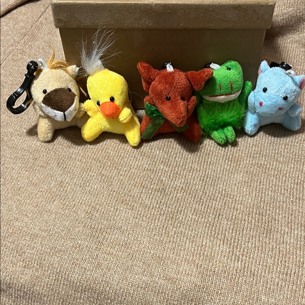 Plush Animal Keychain Collection - Picture 2 of 6
